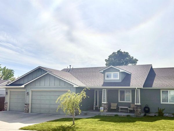 1557 NE Cinder Loop, Mountain Home, ID 83647