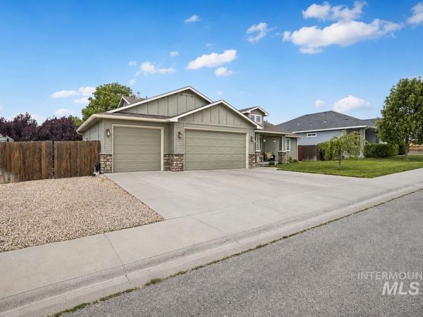 1557 NE Cinder Loop, Mountain Home, ID 83647