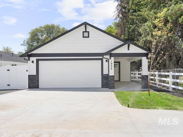 1911 Oregon Avenue, Caldwell, ID 83605