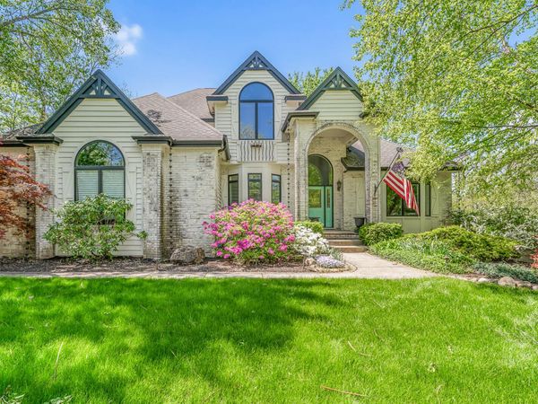 552 Shatz Drive N, Valparaiso, IN 46385