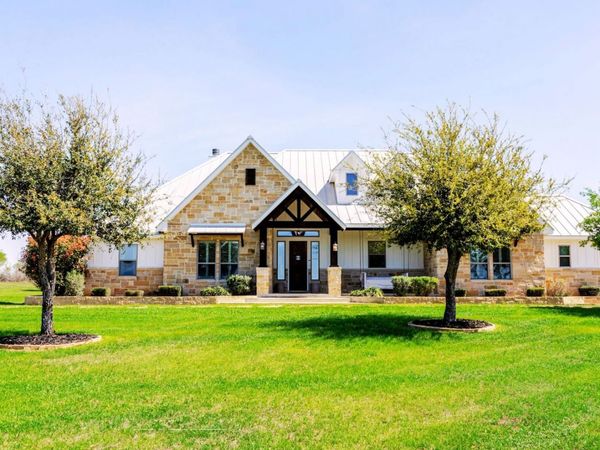 1260 County Road 361, La Vernia, TX 78121
