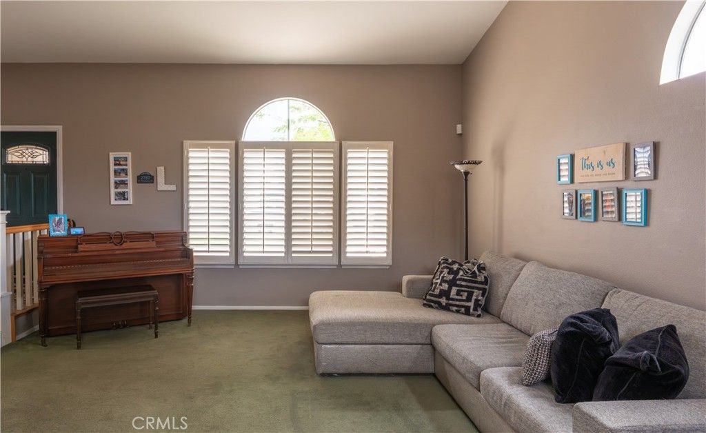 2760 W Windhaven, Rialto, CA 92377 Main Photo