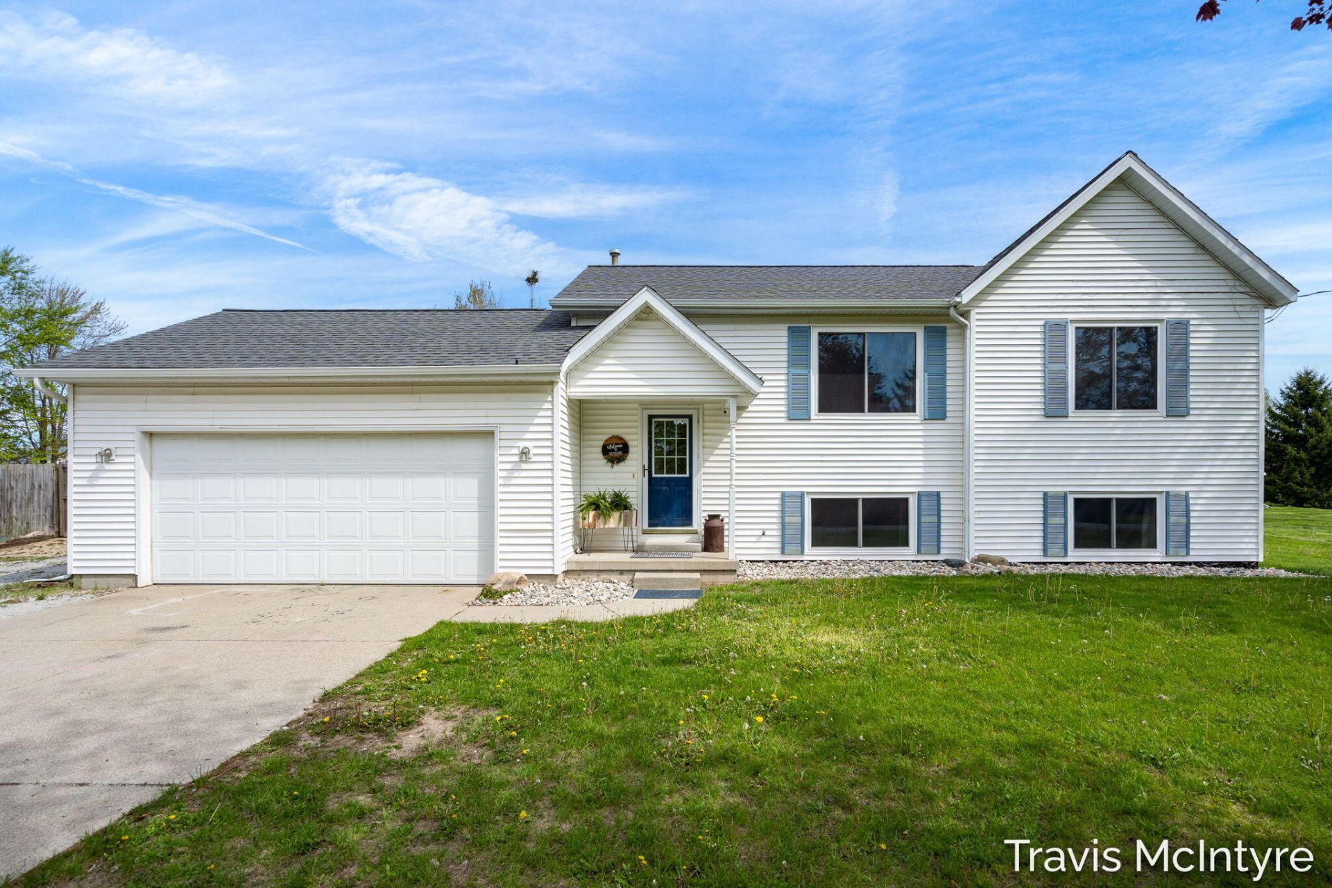 75 Cleveland Street E, Coopersville, MI 49404 Main Photo