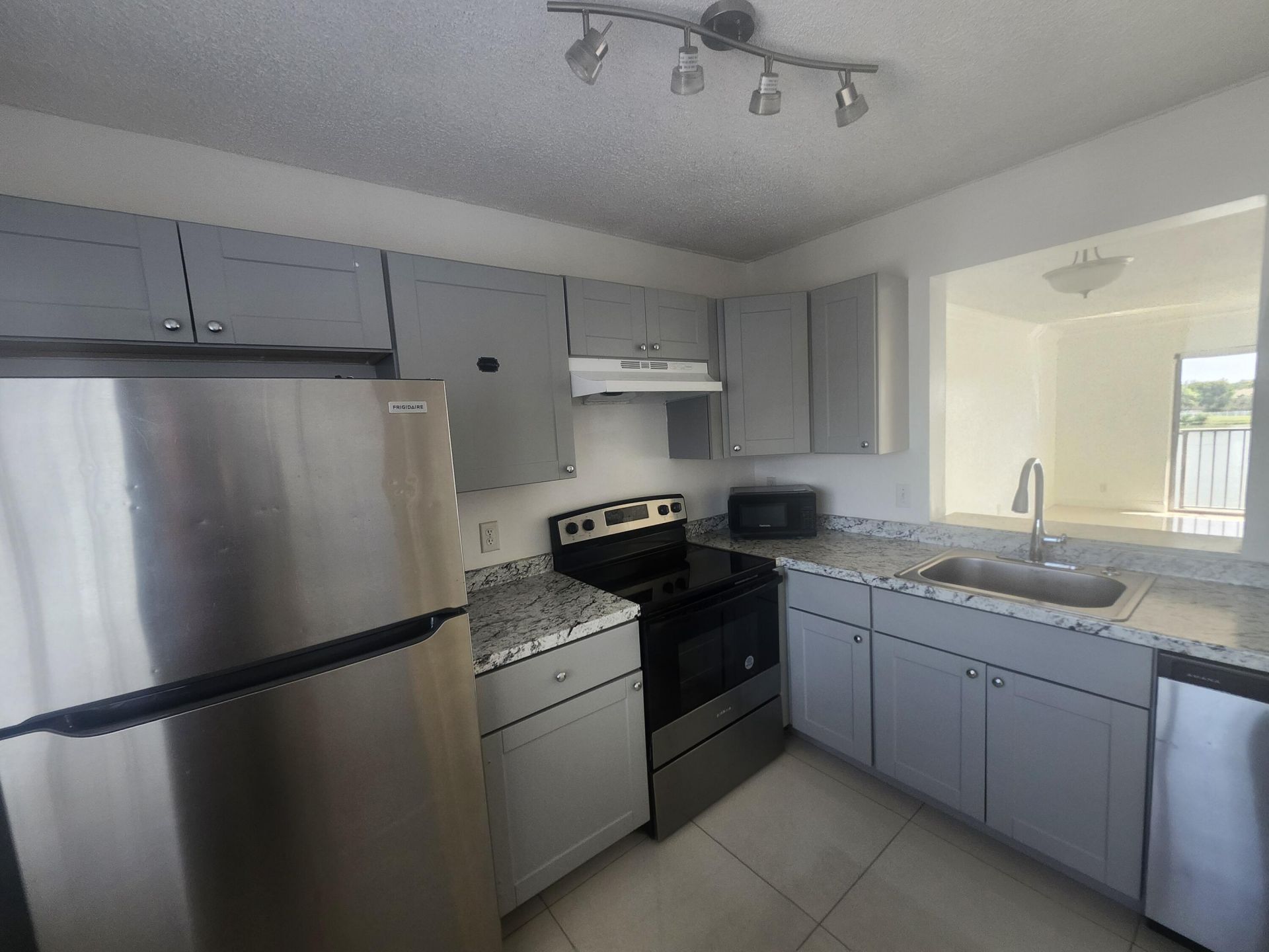 8600 N Sherman Circle N, Unit 408, Miramar, FL 33025 Photo