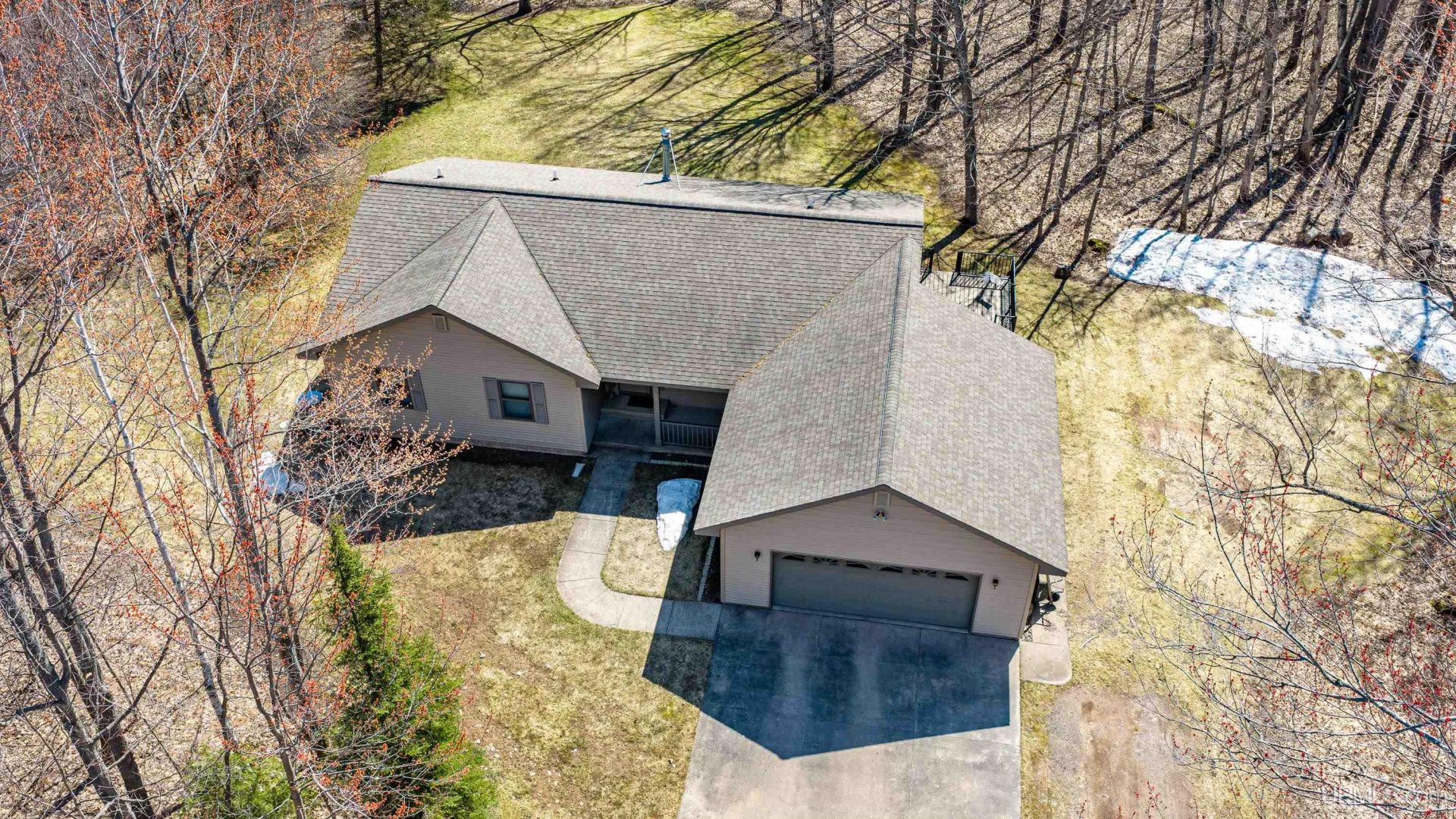 46722 Paradise Road, Portage Twp, MI 49931 Main Photo