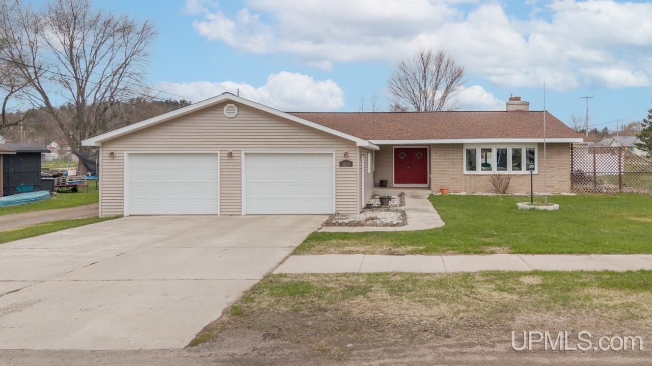 3630 Lincoln Avenue, Breitung Twp, MI 49876 Main Photo