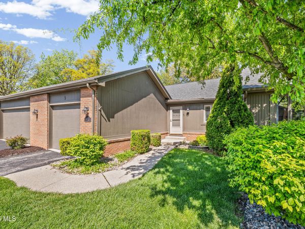 5 Abbey Road, Perrysburg, OH 43551