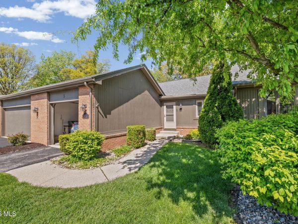 5 Abbey Road, Perrysburg, OH 43551