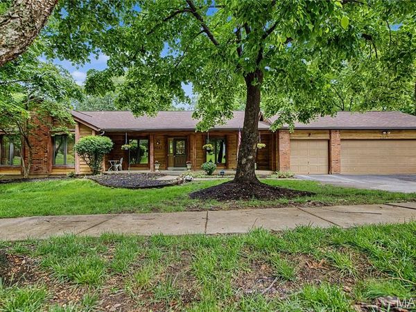 2087 Woodmoor Ridge Drive , St Louis, MO 63011