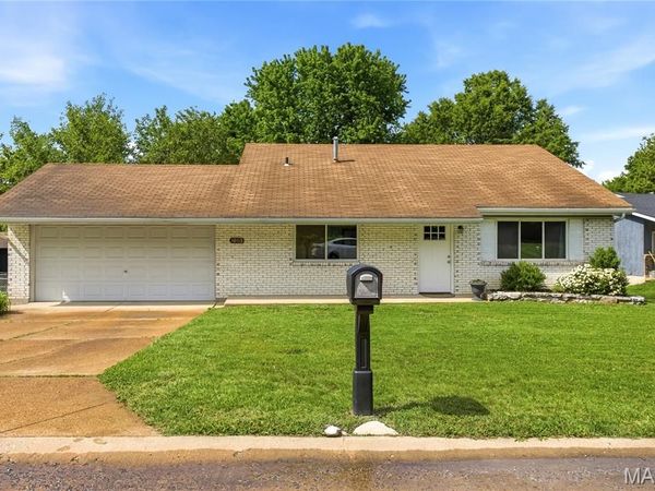 10113 Sunridge Trail S, Pevely, MO 63070