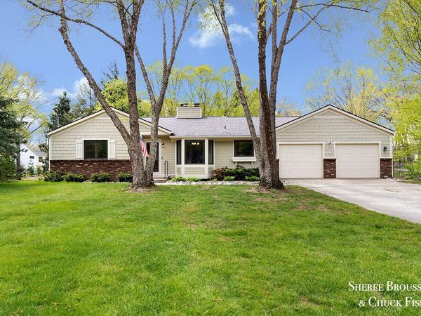 2959 Bird Avenue NE, Grand Rapids, MI 49525