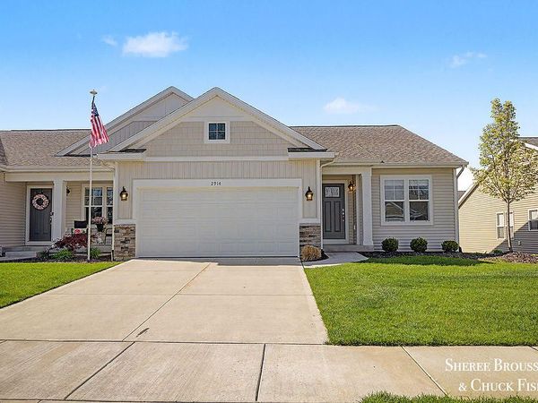 2914 Veld Creek Drive, Unit 31, Rockford, MI 49341