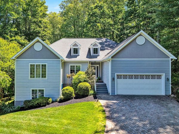 100 Waterside DR , Moneta, VA 24121