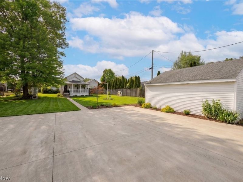 368 4th Drive NW, New Philadelphia, OH 44663 Photo 2