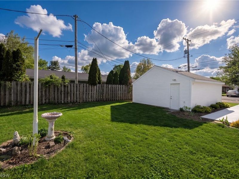 368 4th Drive NW, New Philadelphia, OH 44663 Photo 3