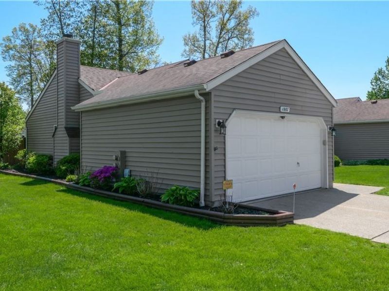 1807 Sandalwood Drive, Avon, OH 44011 Photo 2