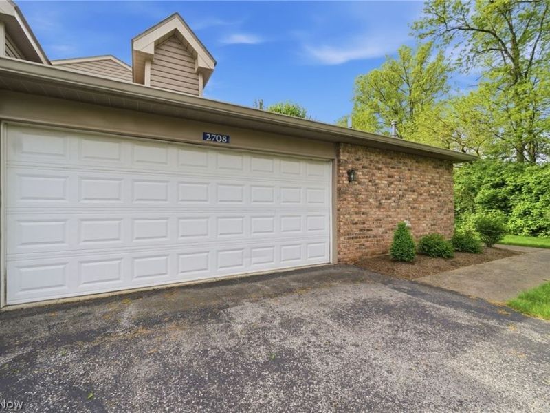 2708 Shakespeare Lane, Unit 2708, Avon, OH 44011 Photo 2