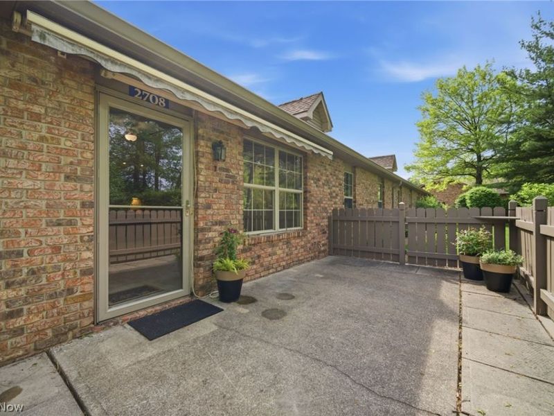 2708 Shakespeare Lane, Unit 2708, Avon, OH 44011 Photo 3