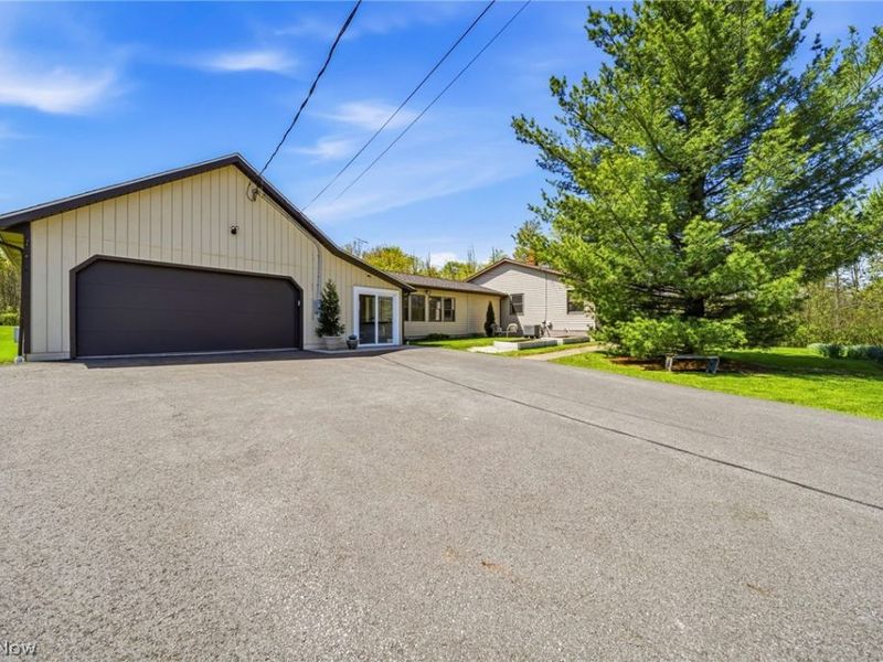 16715 Nauvoo Road, Middlefield, OH 44062 Photo 3