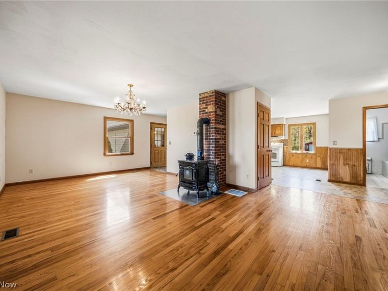 16715 Nauvoo Road, Middlefield, OH 44062 Photo 5