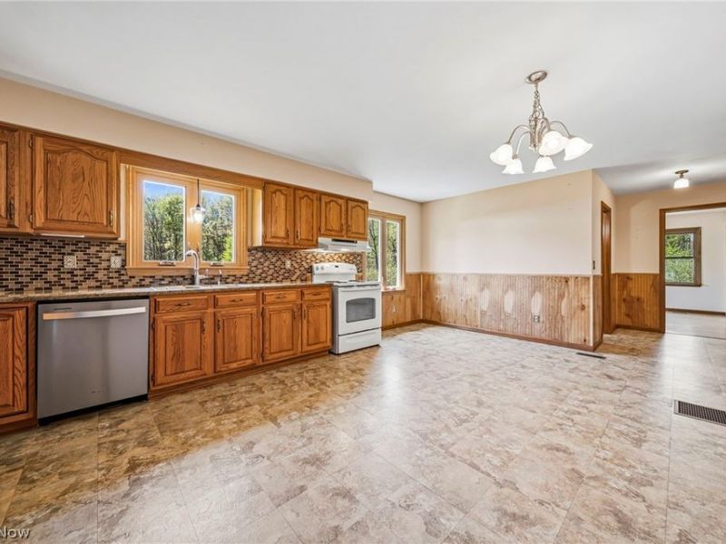 16715 Nauvoo Road, Middlefield, OH 44062 Photo 8