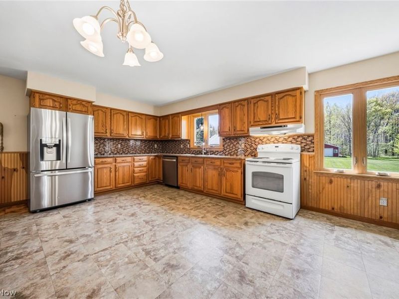 16715 Nauvoo Road, Middlefield, OH 44062 Photo 9