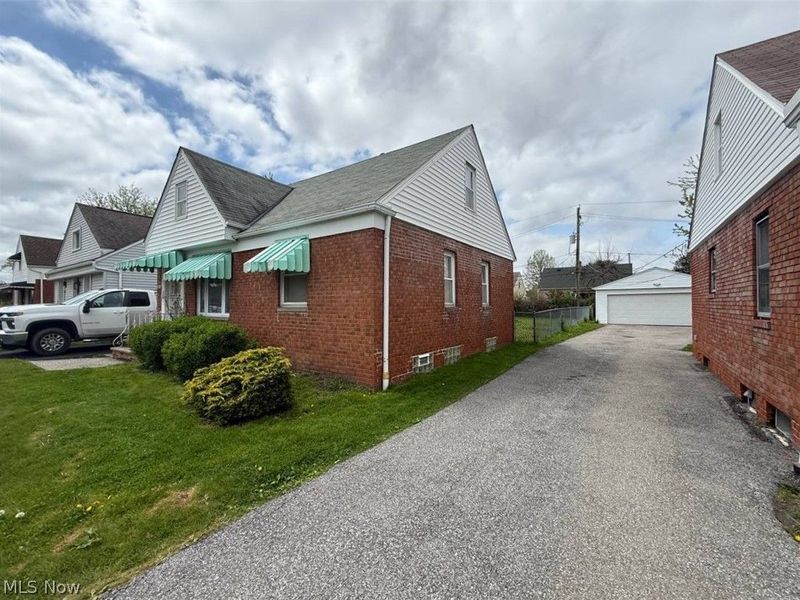 4076 E 187th Street, Cleveland, OH 44122 Photo 2