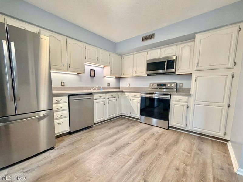 717 Village Club Road, Sagamore Hills, OH 44067 Photo 7
