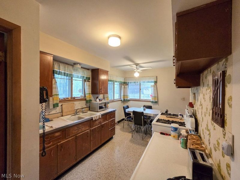 1137 Warren Drive, Brunswick, OH 44212 Photo 9