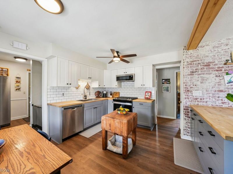 17600 Chatfield Avenue , Cleveland, OH 44111 Photo 6