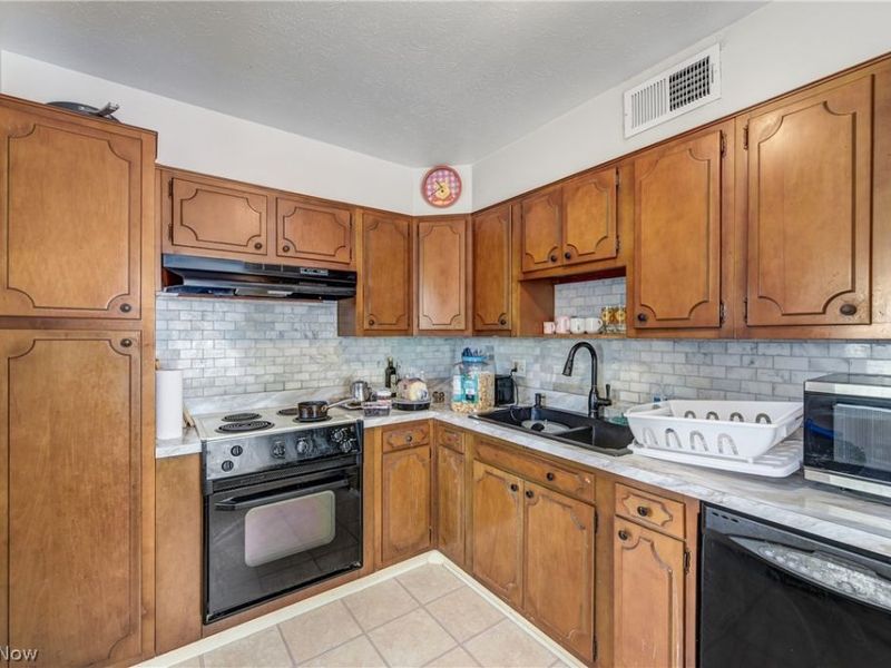 Fairview Park, OH 44126 Photo 8