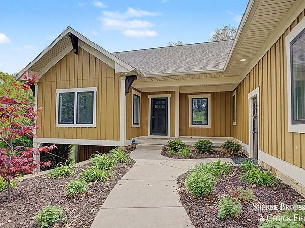 2975 Bird Avenue NE, Grand Rapids, MI 49525