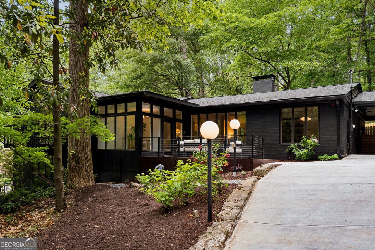 922 Barton Woods Road Ne, Atlanta, GA 30307 Main Photo
