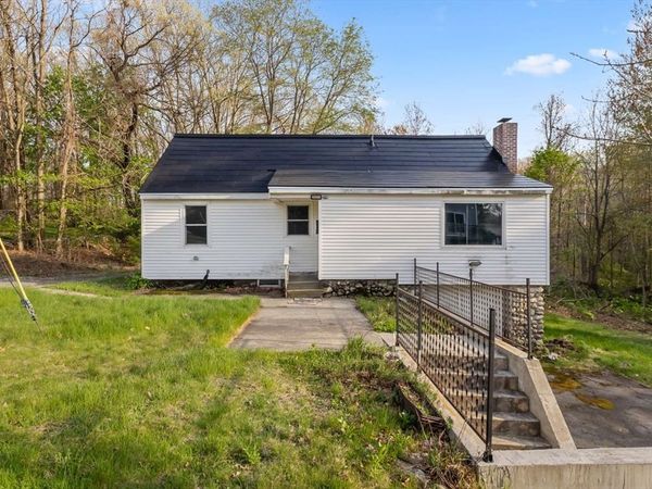 7 Darrow St, Worcester, MA 01606