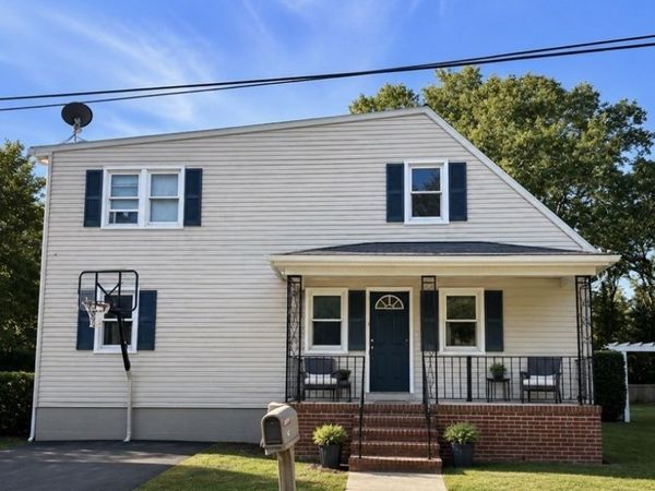 15 Hiram St, Acushnet, MA 02743