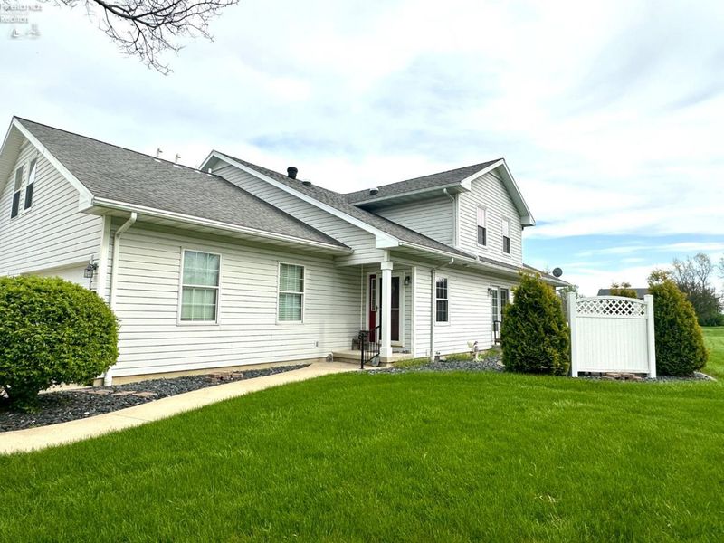 503 Elise Lane, Gibsonburg, OH 43431 Photo 2