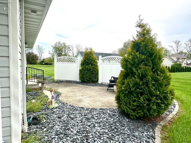 503 Elise Lane, Gibsonburg, OH 43431 Photo 3