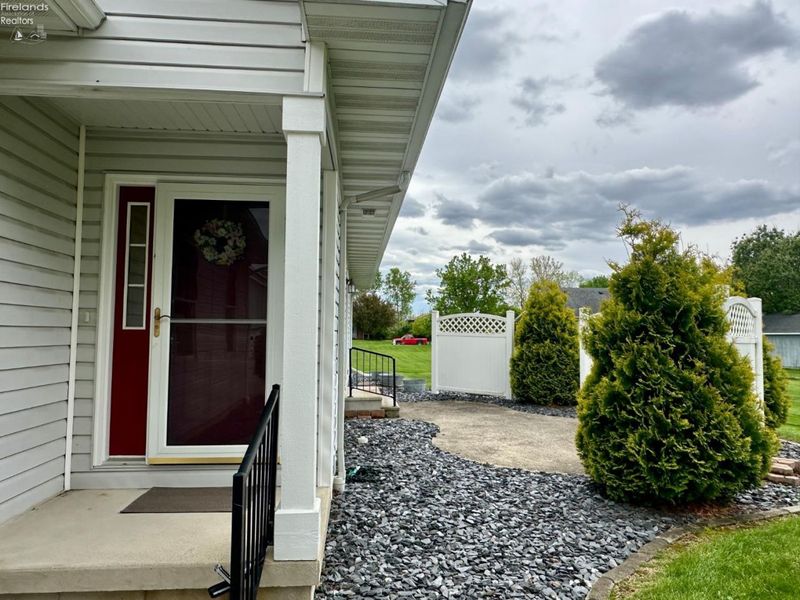 503 Elise Lane, Gibsonburg, OH 43431 Photo 5