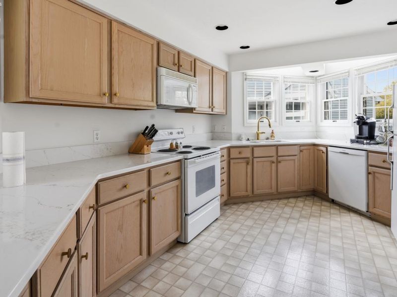 10961 N Bay Point Drive, Unit 108, Marblehead, OH 43440 Photo 3