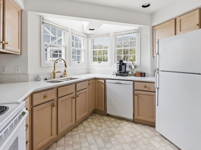 10961 N Bay Point Drive, Unit 108, Marblehead, OH 43440 Photo 4