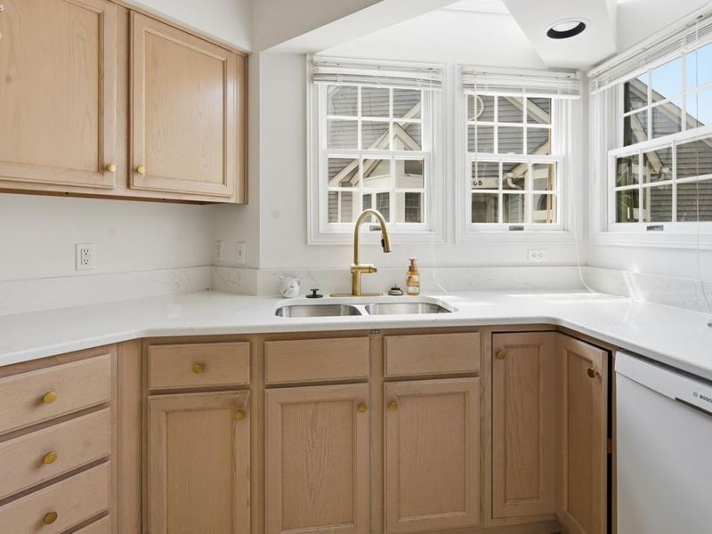 10961 N Bay Point Drive, Unit 108, Marblehead, OH 43440 Photo 5