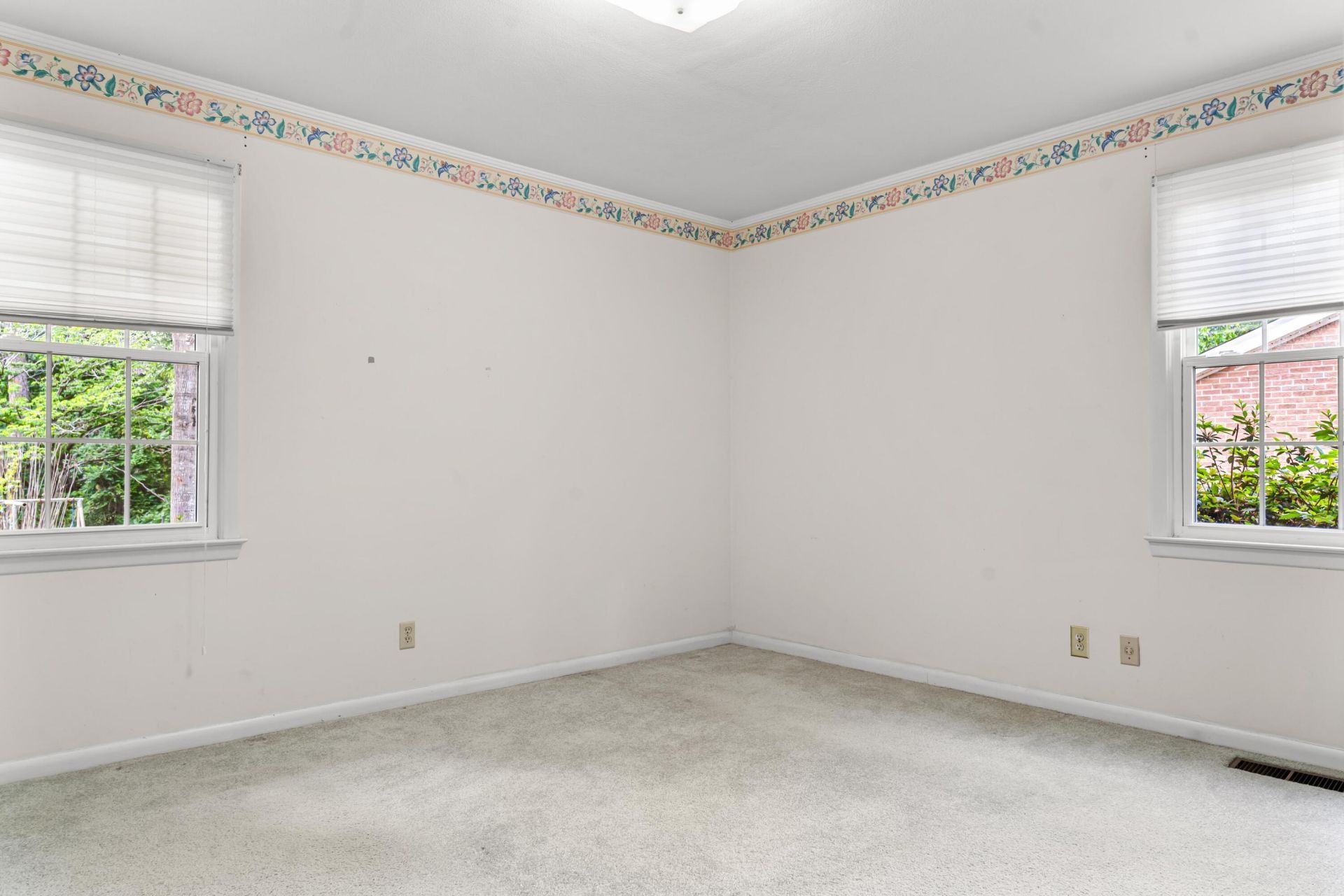 2753 Hillcrest Avenue Photo 22