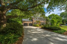 728 Creekside Drive photo 4