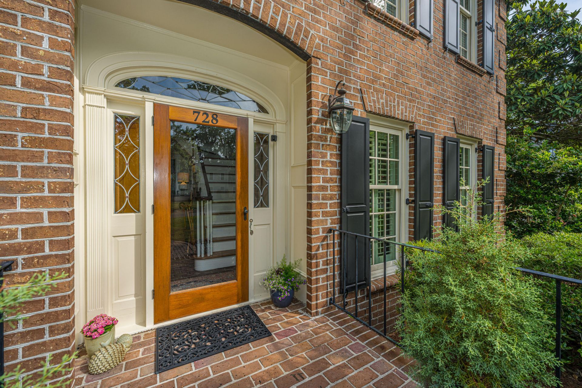 728 Creekside Drive Photo 6