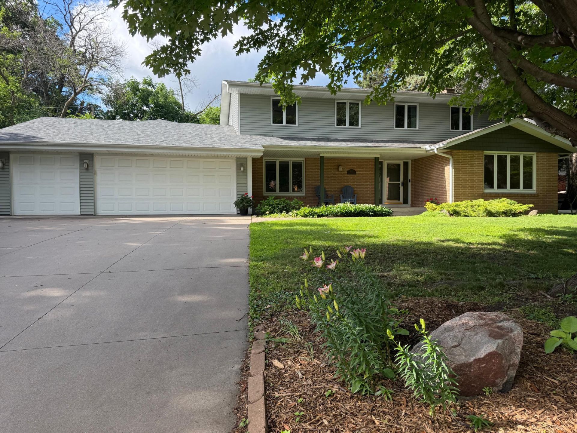 8817 Westmoreland Lane, Saint Louis Park, MN 55426