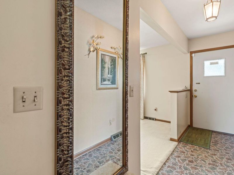 6028 Darby Lane , Columbus, OH 43229 Photo 13