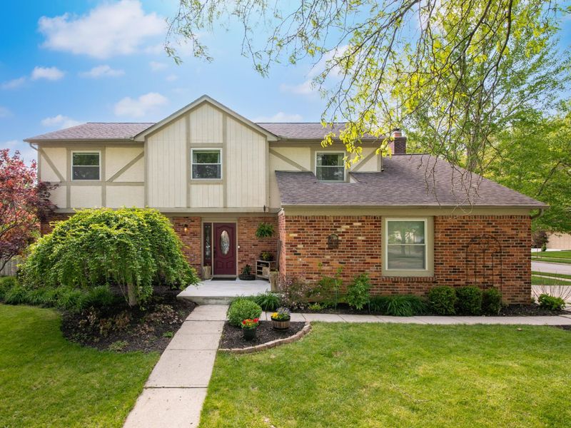 7971 Stonehurst Drive, Dublin, OH 43016 Photo 2