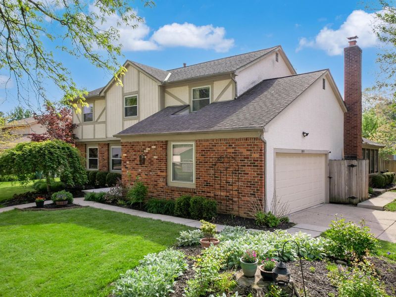 7971 Stonehurst Drive, Dublin, OH 43016 Photo 3