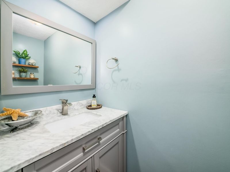 7971 Stonehurst Drive, Dublin, OH 43016 Photo 5