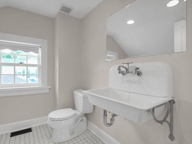 16 N High Street, Canal Winchester, OH 43110 Photo 21